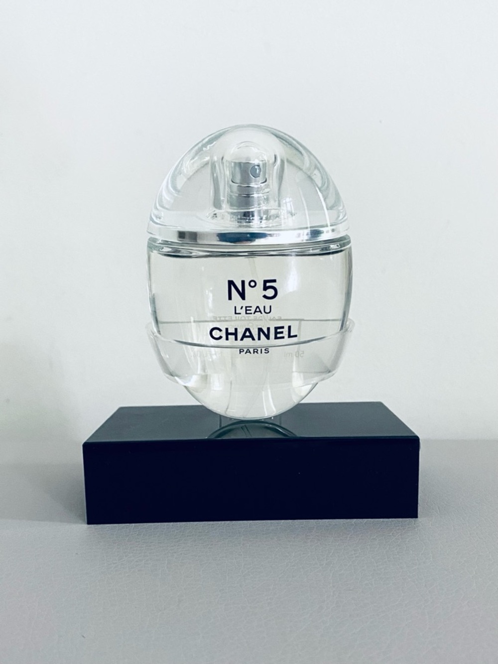 Chanel N5 Leau, Limited Round Shape, Sold Out everywhere. Comes With VVVIP Stand